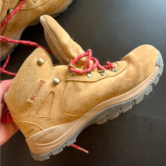 Columbia Tan/ Brown Hiking Boots - Picture 2 of 6